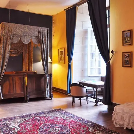 Chateau De בית הארחה Lanquais